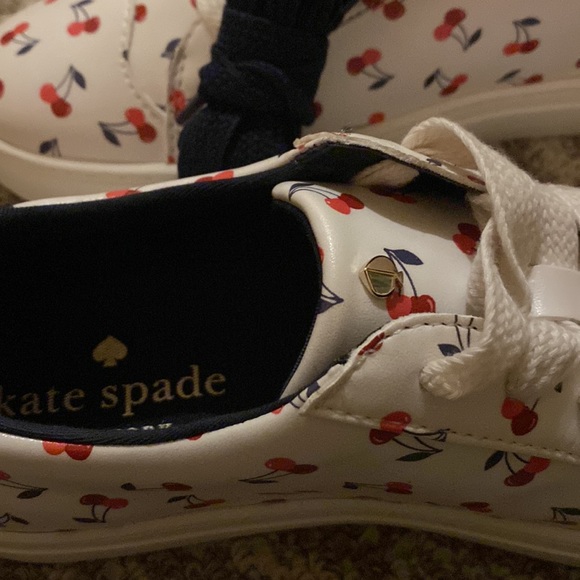 NWT in box Kate spade dancing cherries shoes. Super cute! Women’s size 9. - Picture 4 of 6